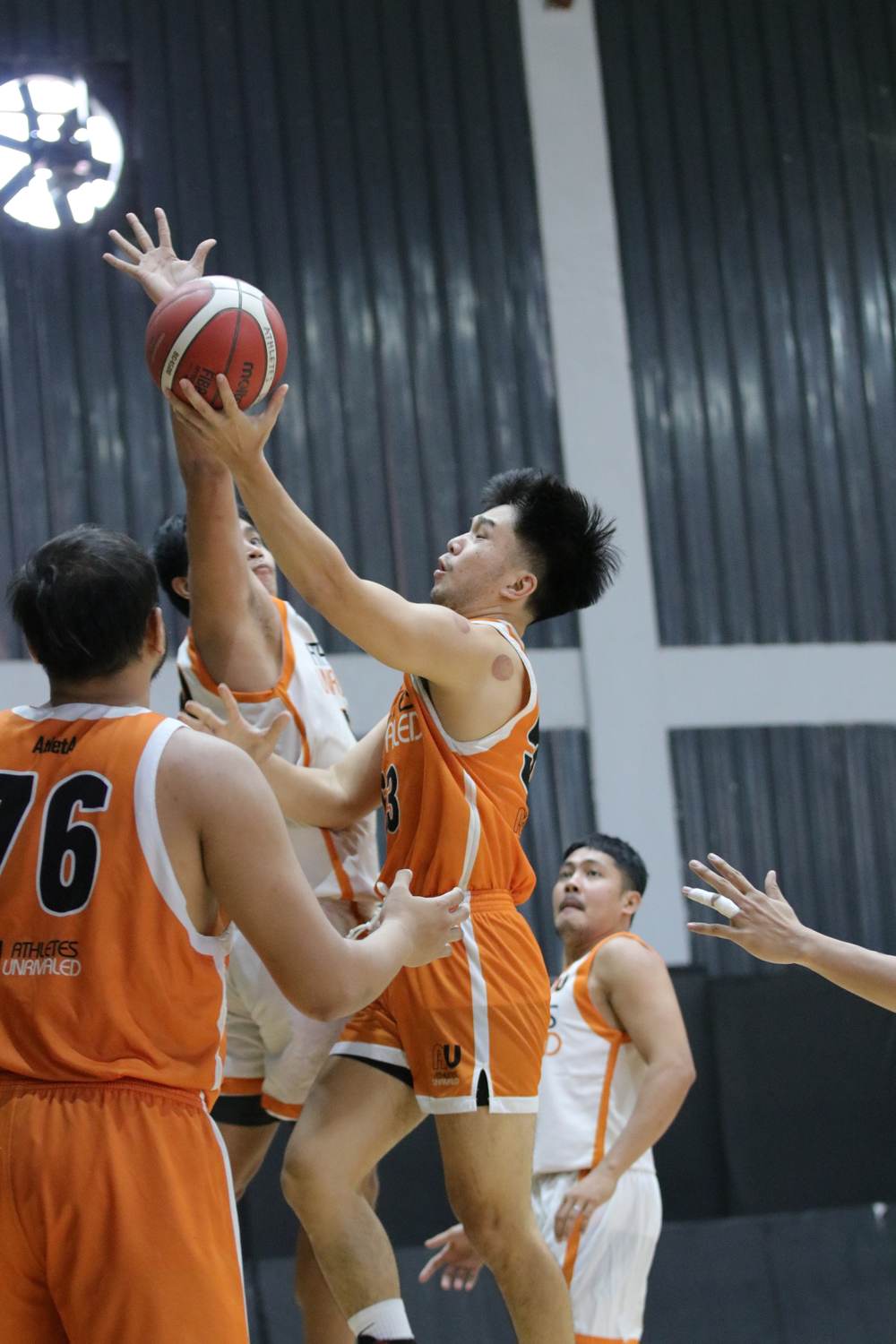 Athletes Unrivaled players competing at the rim